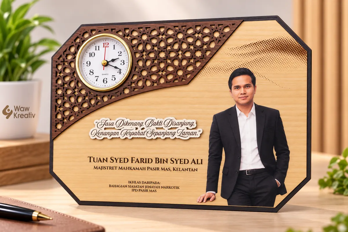 Octagon wood plaque with clock, portrait and quote
